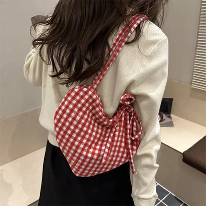 Retro Schultertasche in Herzform aus Wolle mit Karomuster für Damen – Große Kapazität, Leichte Tragbare Handtasche für Studentinnen, Tote Bag