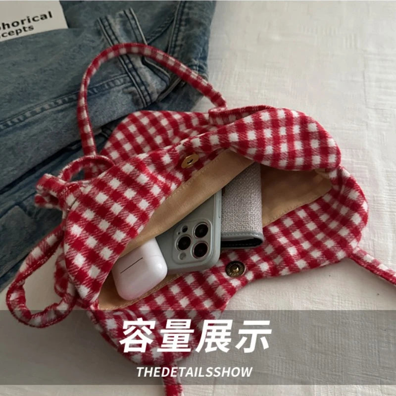 Retro Schultertasche in Herzform aus Wolle mit Karomuster für Damen – Große Kapazität, Leichte Tragbare Handtasche für Studentinnen, Tote Bag