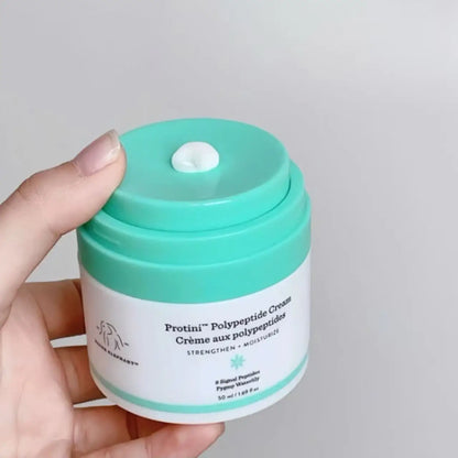 Lala Retro Whipped Polypeptide Gesichtscreme – 50 ml Feuchtigkeitsspendend, straffend und reparierend – stärkt die Hautbarriere für ein gesundes, geschmeidiges Hautbild.