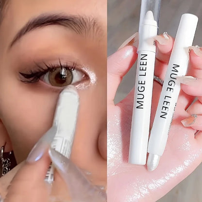 1 Stück Glitzer-Highlighter-Stift, perlmutt-matt in Weiß und Silber, zum Aufhellen. Langanhaltender, glänzender Lidschatten-Stick für strahlendes Augen- und Gesichtsmake-up.
