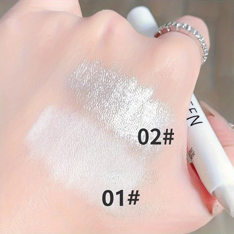 1 Stück Glitzer-Highlighter-Stift, perlmutt-matt in Weiß und Silber, zum Aufhellen. Langanhaltender, glänzender Lidschatten-Stick für strahlendes Augen- und Gesichtsmake-up.