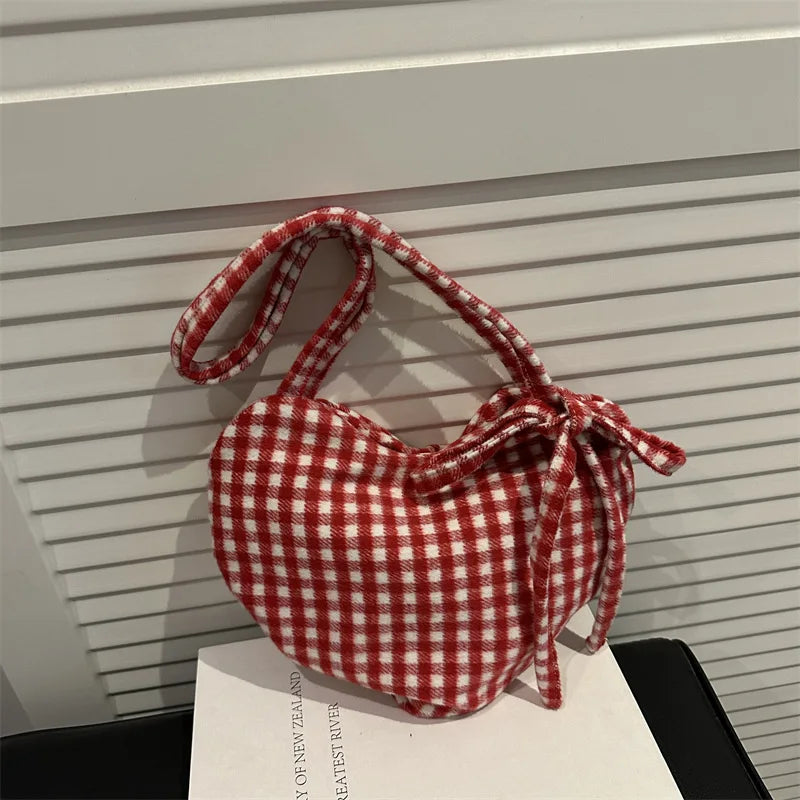 Retro Schultertasche in Herzform aus Wolle mit Karomuster für Damen – Große Kapazität, Leichte Tragbare Handtasche für Studentinnen, Tote Bag